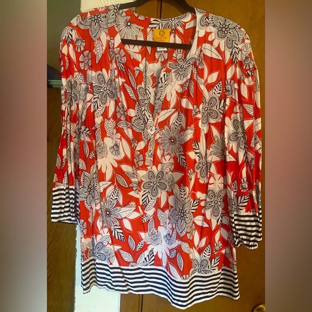 Ruby Rd  23”PTP Sz: 1X Floral Red and Navy Women's Top
